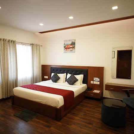 Hotel Four N Square Residency à Palakkad Extérieur photo