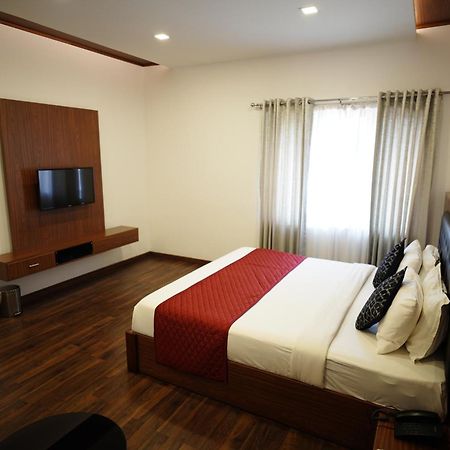 Hotel Four N Square Residency à Palakkad Extérieur photo