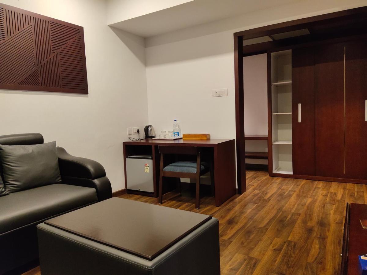 Hotel Four N Square Residency à Palakkad Extérieur photo