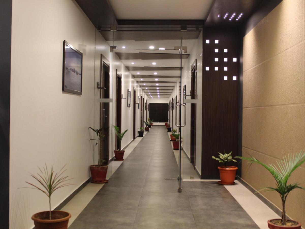 Hotel Four N Square Residency à Palakkad Extérieur photo