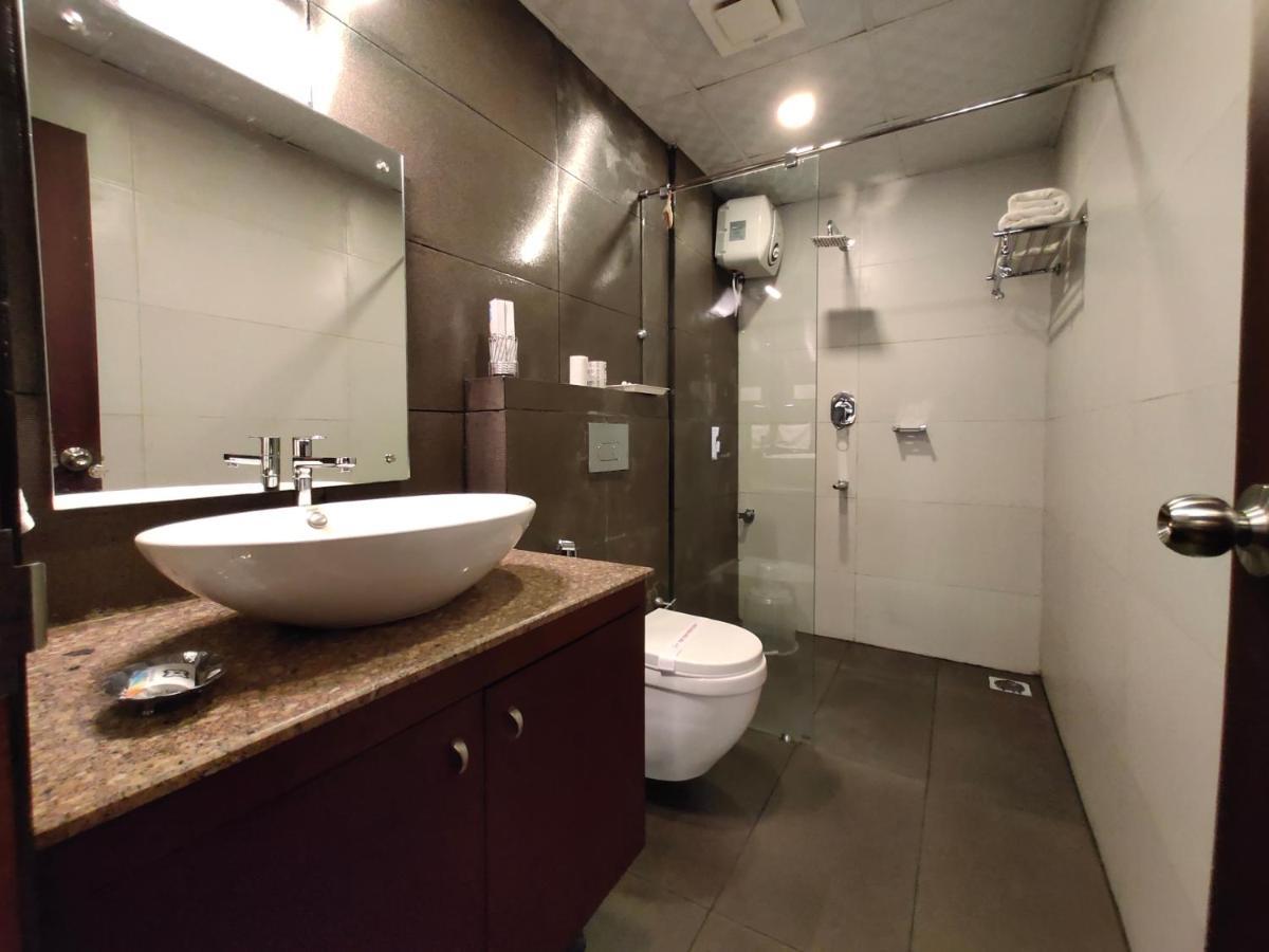 Hotel Four N Square Residency à Palakkad Extérieur photo