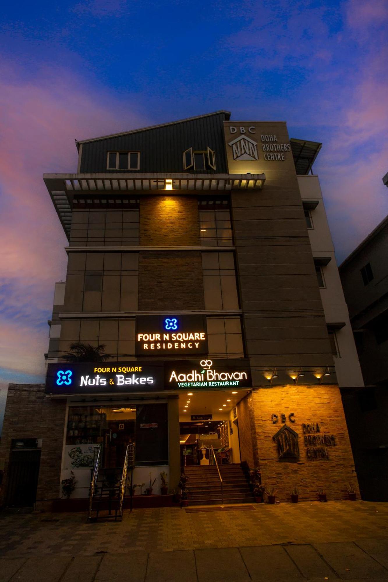 Hotel Four N Square Residency à Palakkad Extérieur photo