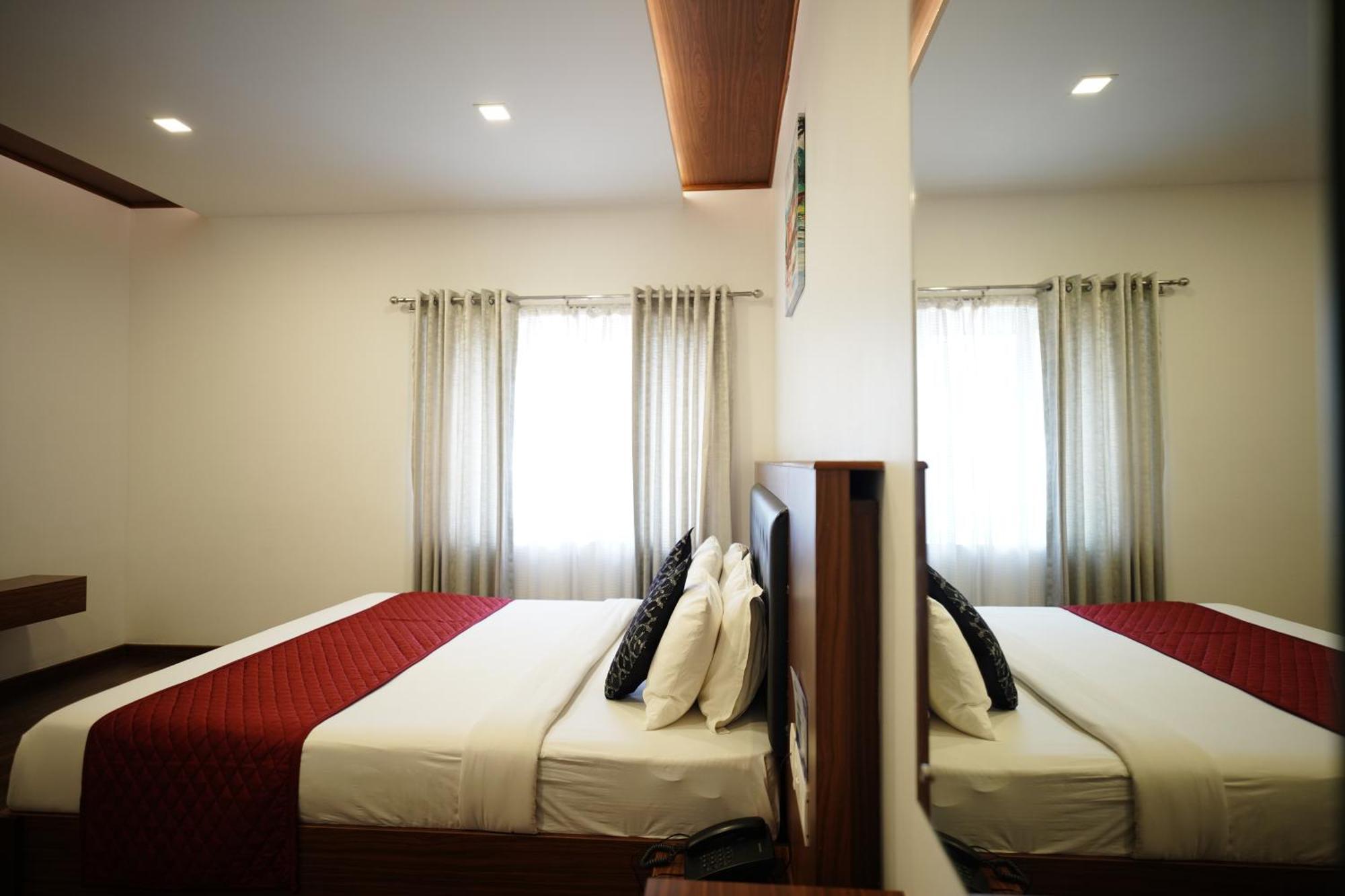 Hotel Four N Square Residency à Palakkad Extérieur photo