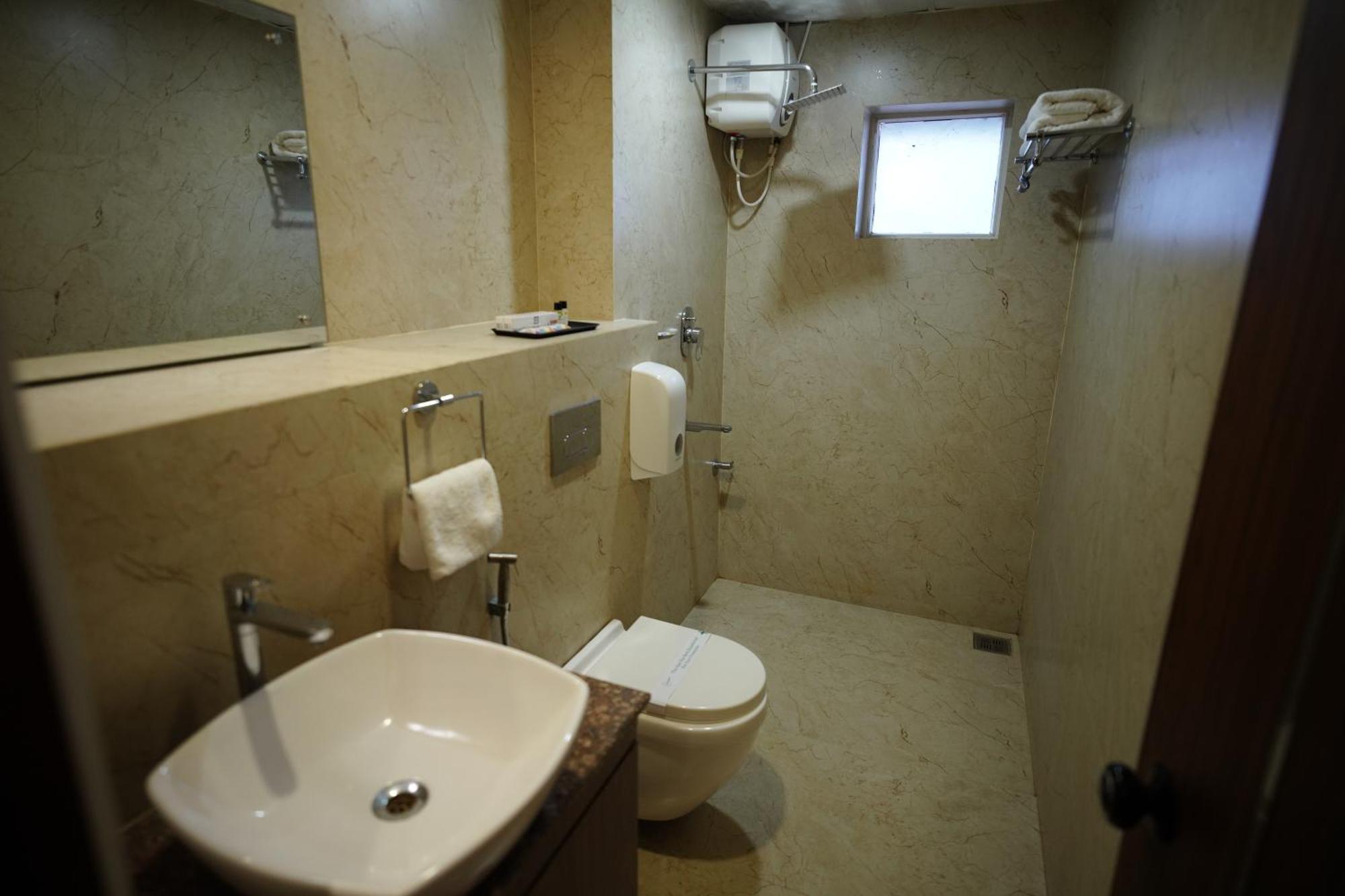 Hotel Four N Square Residency à Palakkad Extérieur photo