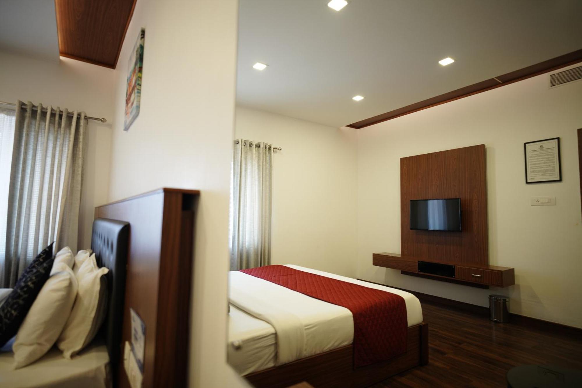 Hotel Four N Square Residency à Palakkad Extérieur photo
