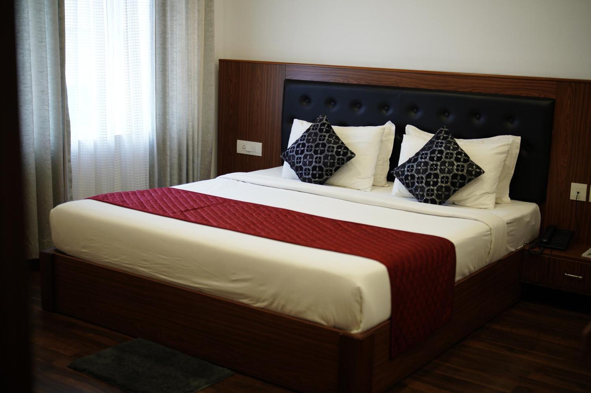 Hotel Four N Square Residency à Palakkad Extérieur photo