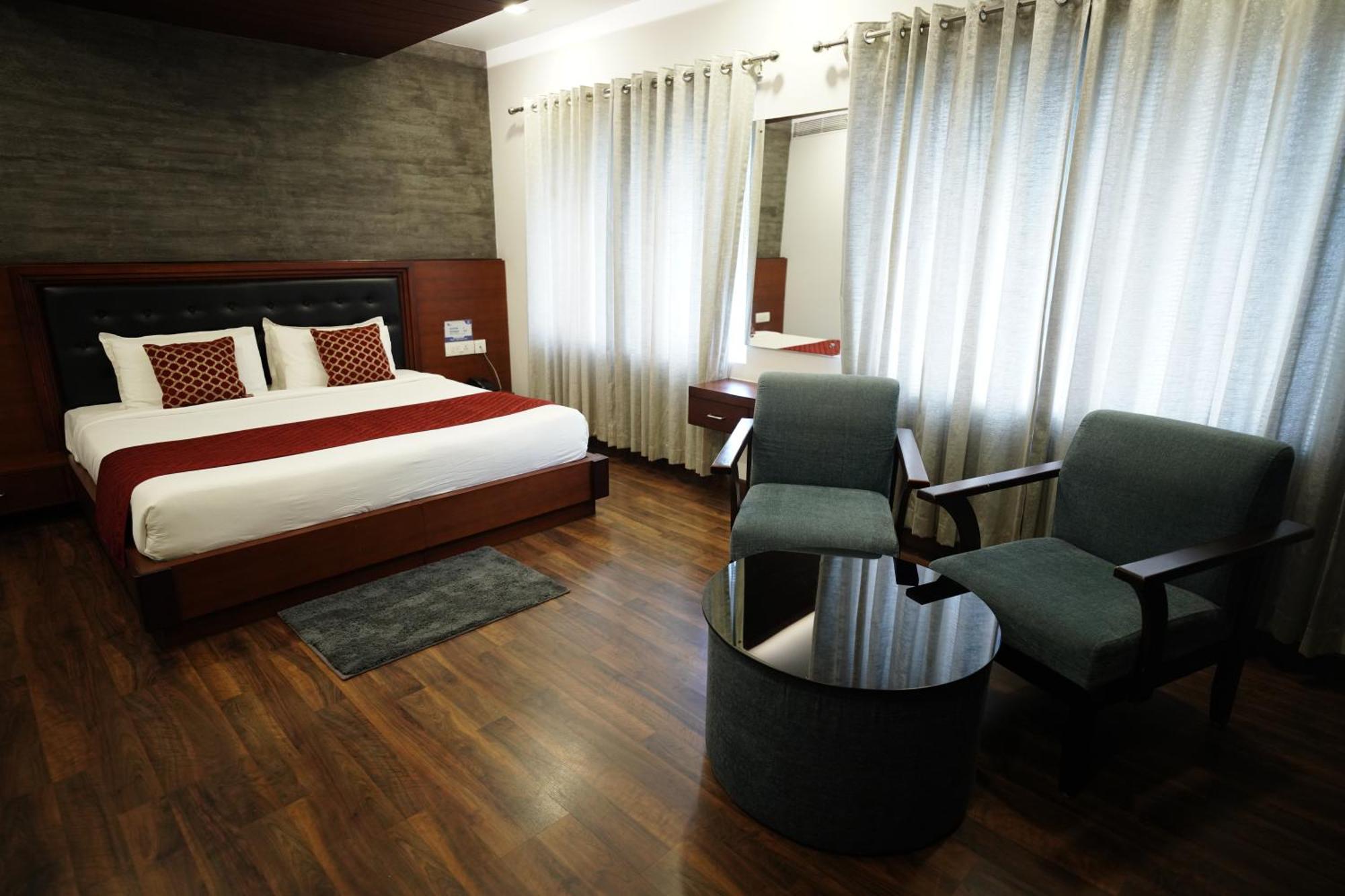 Hotel Four N Square Residency à Palakkad Extérieur photo