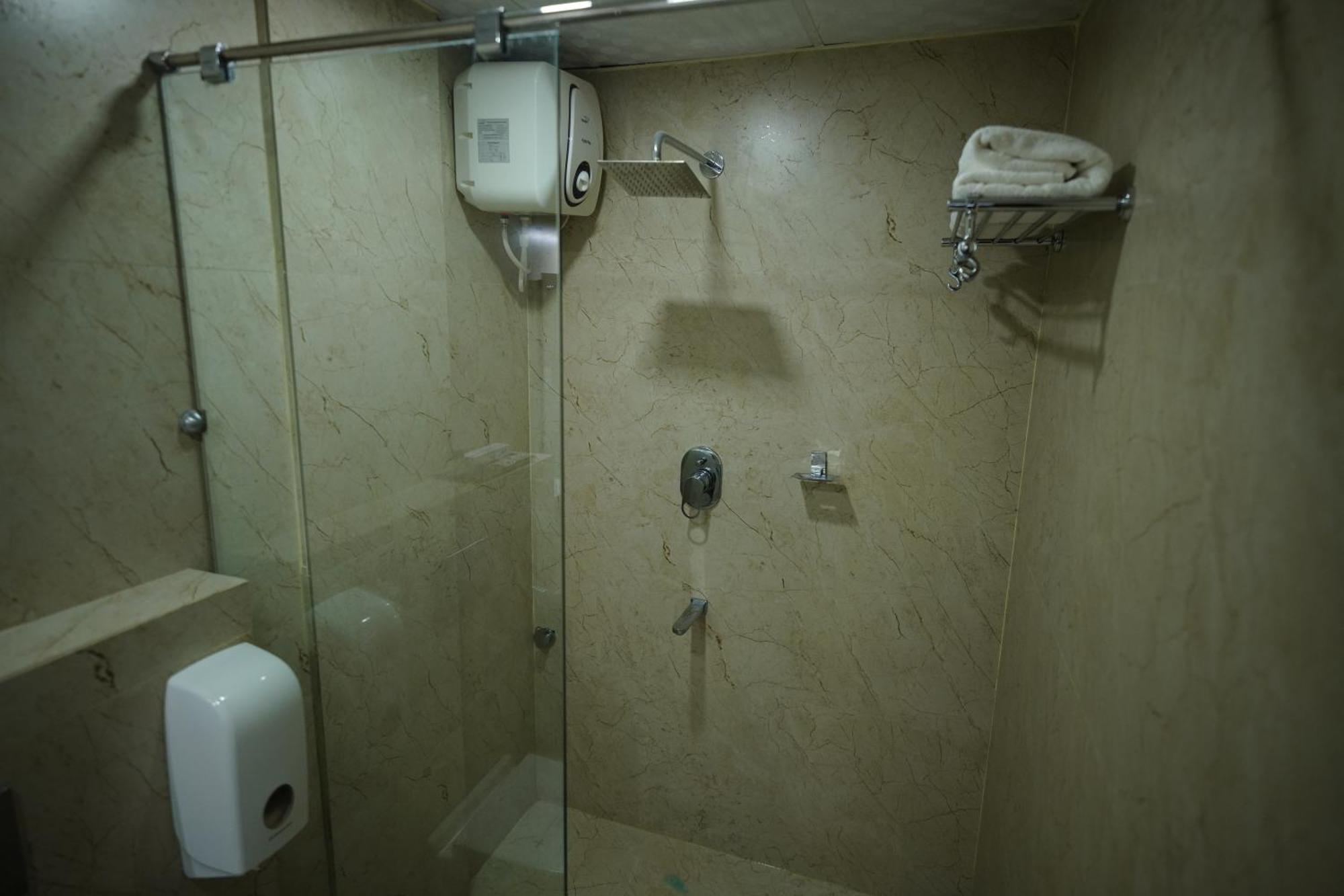 Hotel Four N Square Residency à Palakkad Extérieur photo