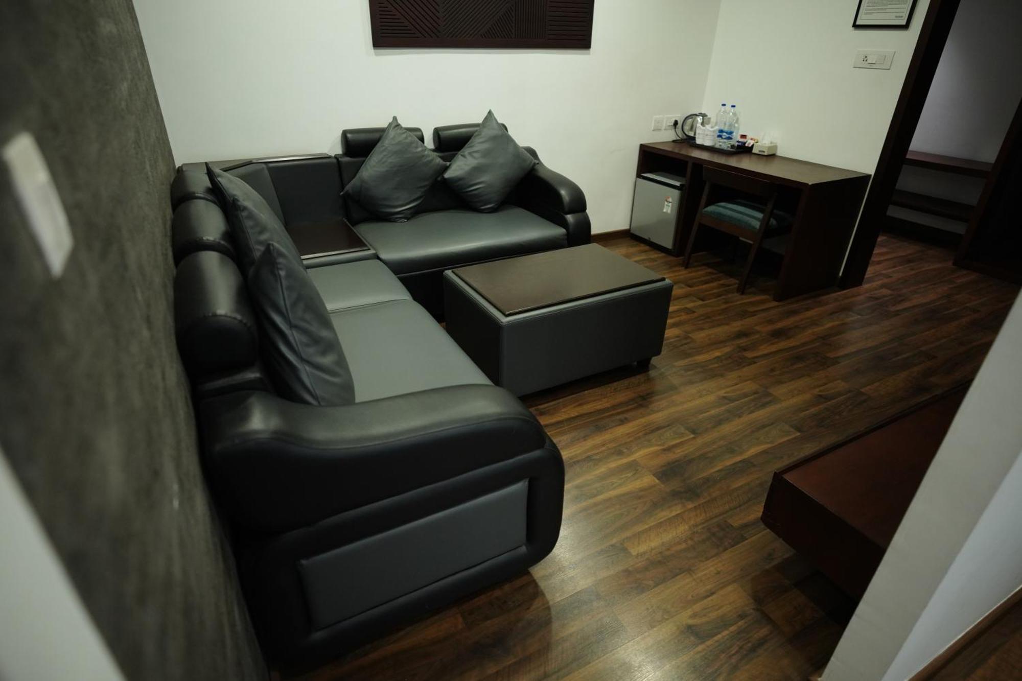 Hotel Four N Square Residency à Palakkad Extérieur photo