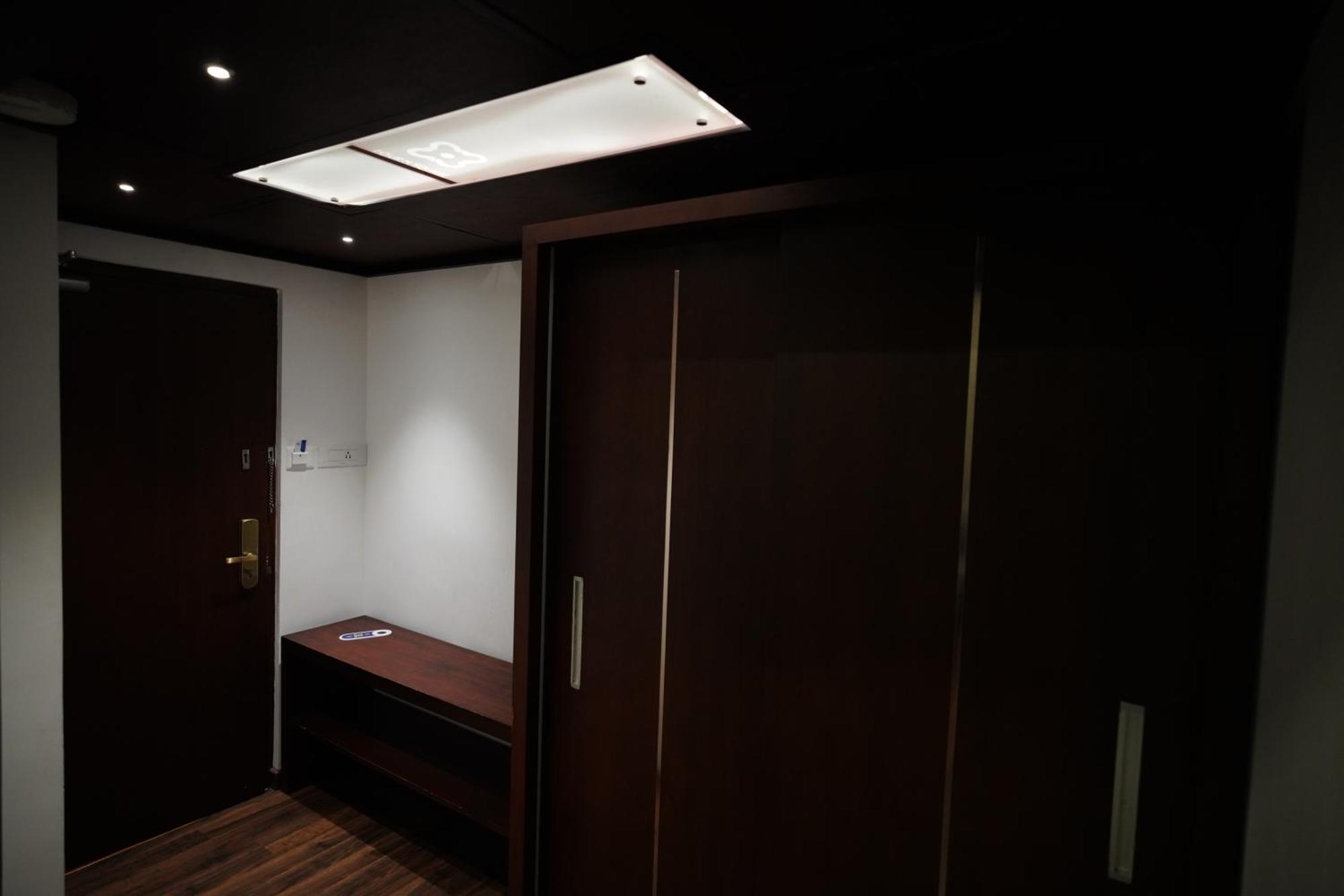 Hotel Four N Square Residency à Palakkad Extérieur photo