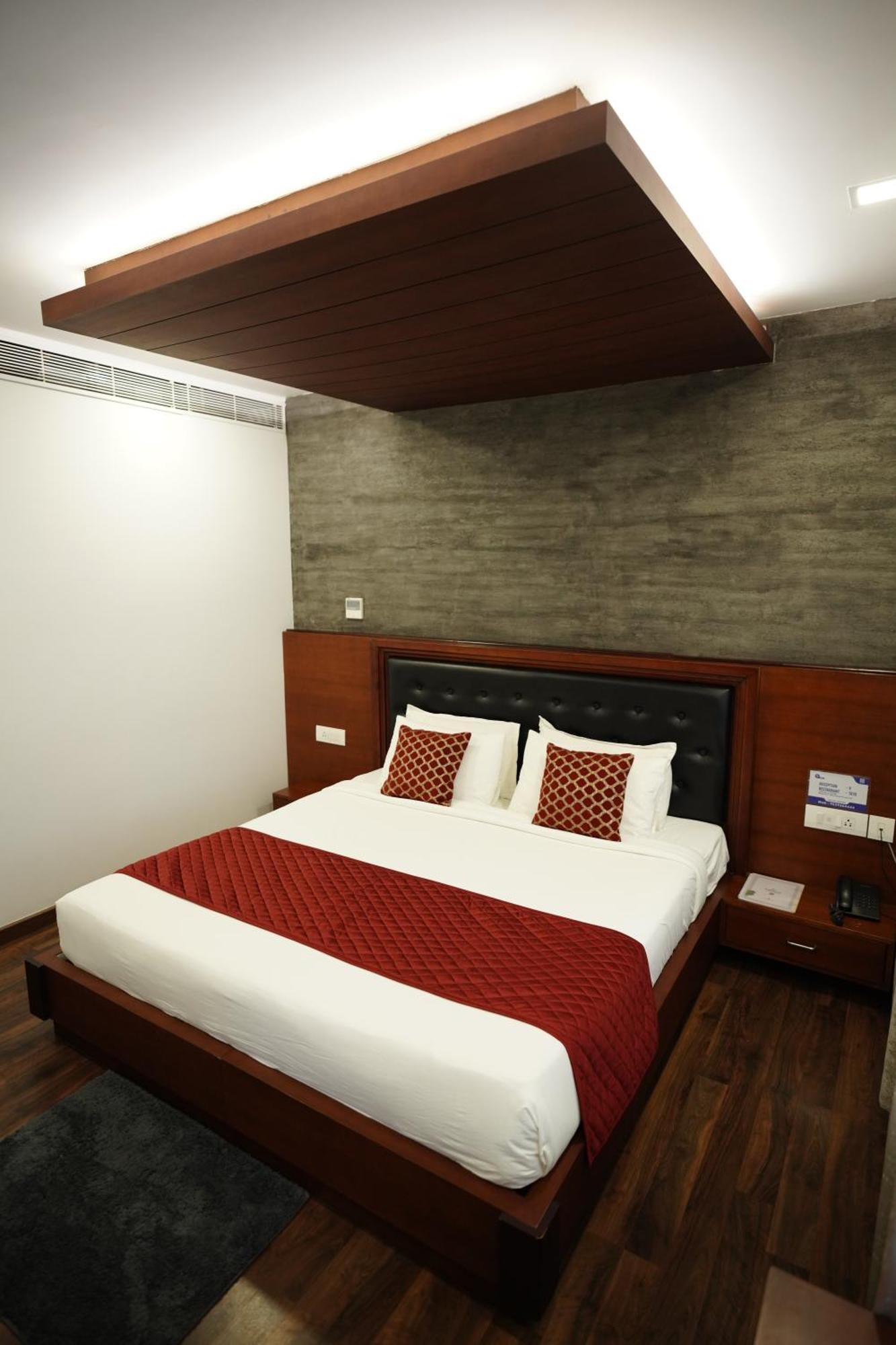 Hotel Four N Square Residency à Palakkad Extérieur photo