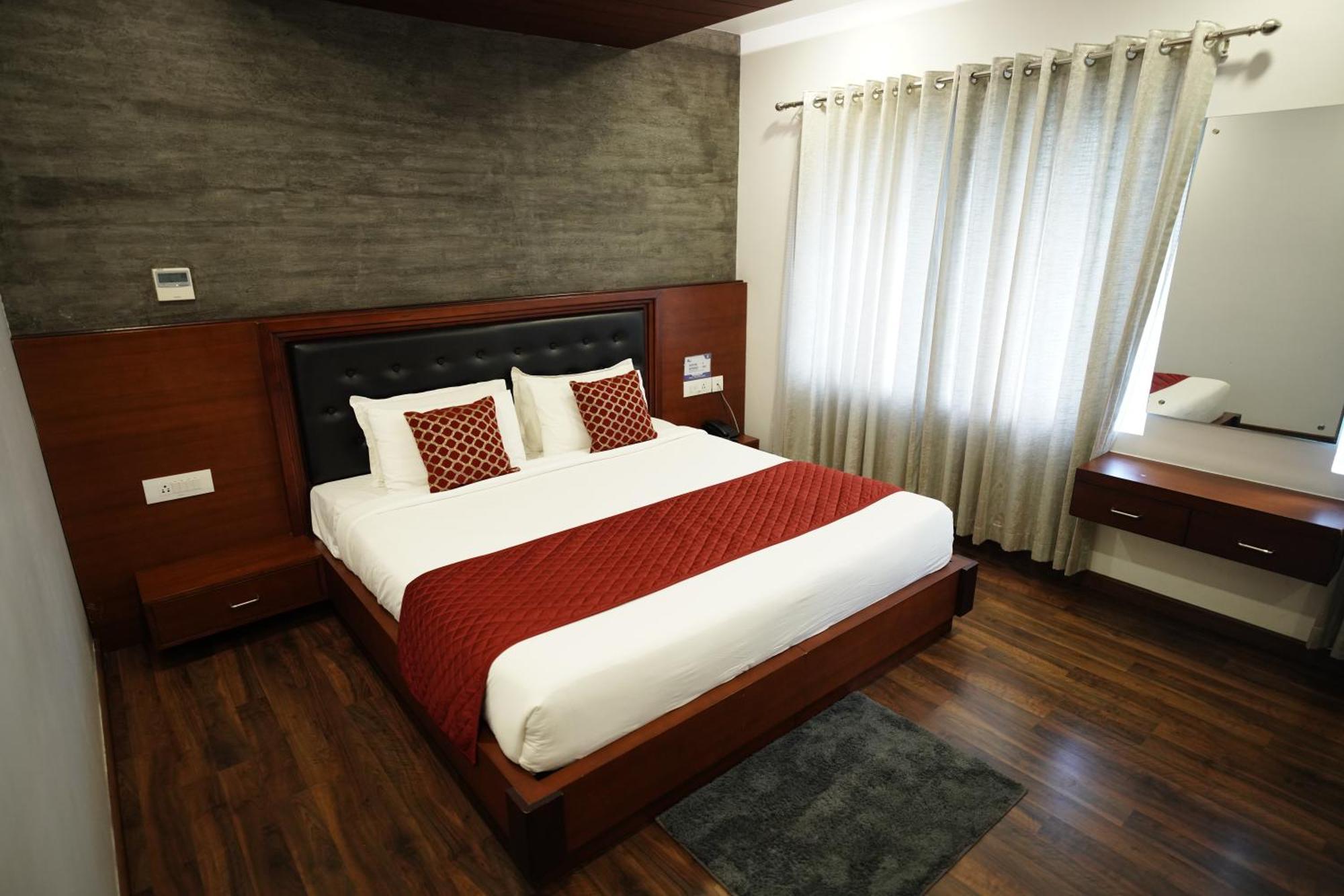Hotel Four N Square Residency à Palakkad Extérieur photo