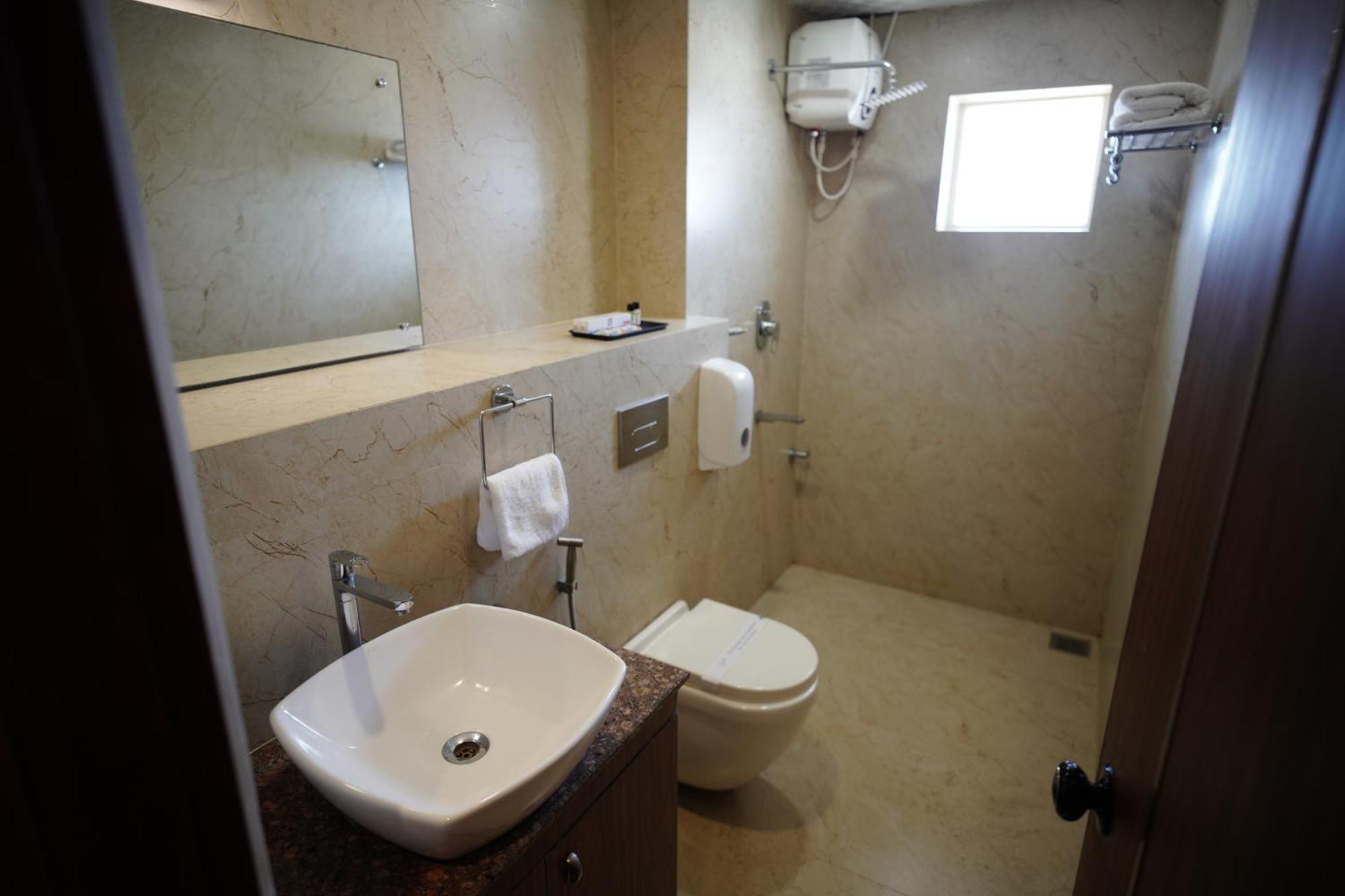 Hotel Four N Square Residency à Palakkad Extérieur photo