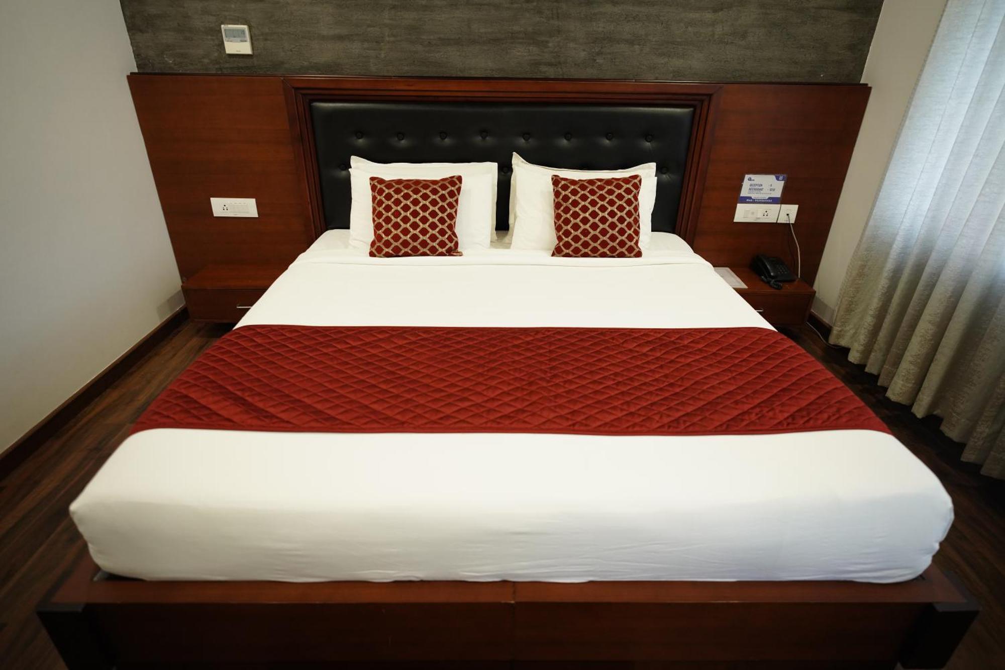 Hotel Four N Square Residency à Palakkad Extérieur photo