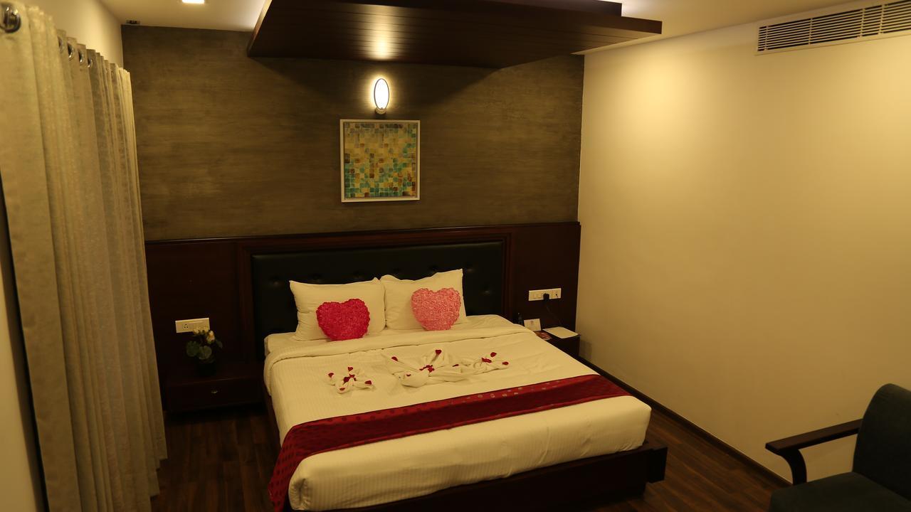 Hotel Four N Square Residency à Palakkad Extérieur photo