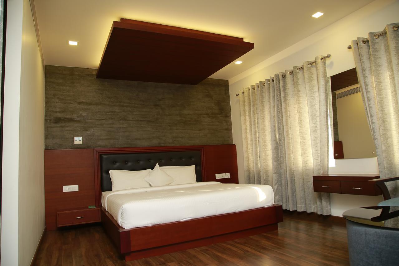 Hotel Four N Square Residency à Palakkad Extérieur photo