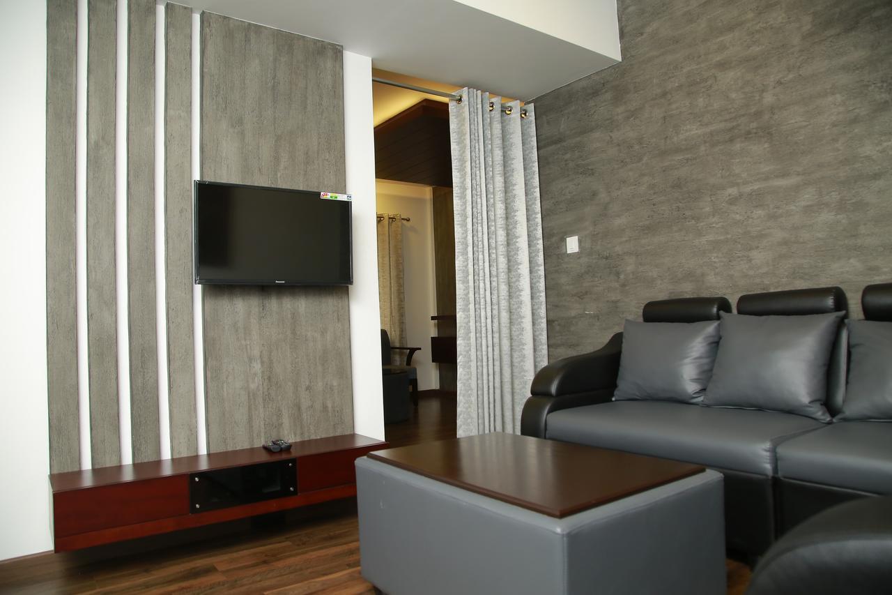 Hotel Four N Square Residency à Palakkad Extérieur photo