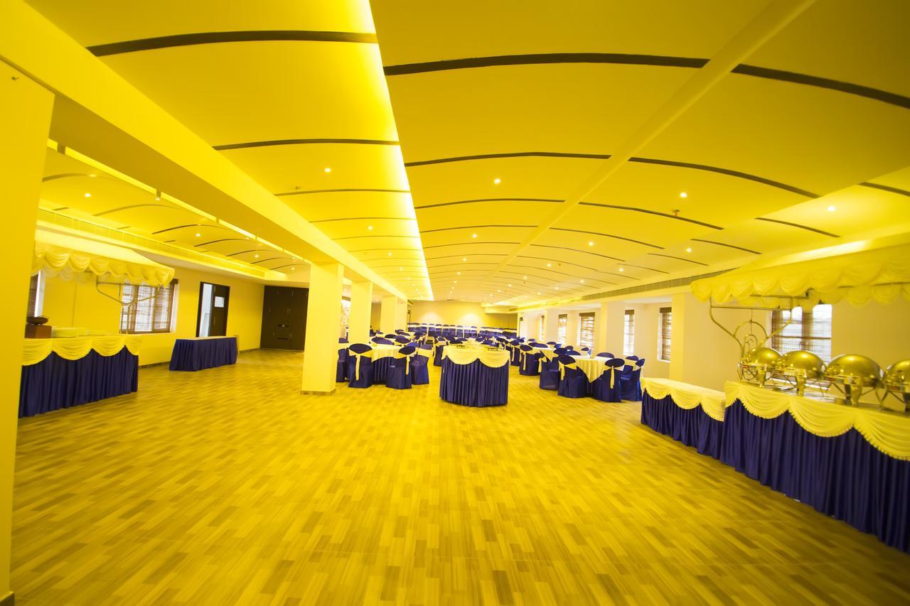 Hotel Four N Square Residency à Palakkad Extérieur photo