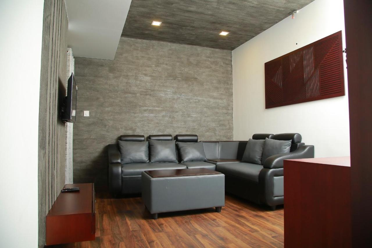 Hotel Four N Square Residency à Palakkad Extérieur photo